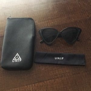 UNIF Beni Sunglasses in Black